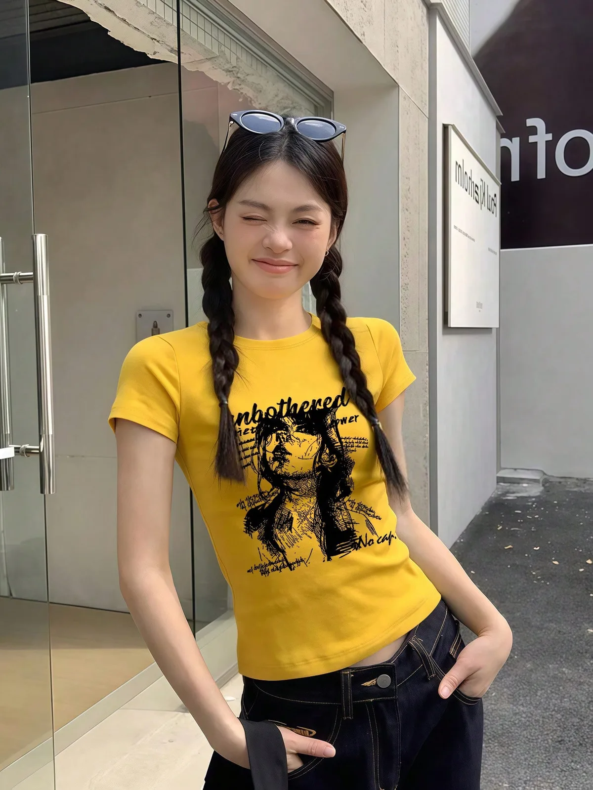 イエロー×大きめプリントがかわいい半袖グラフィックT