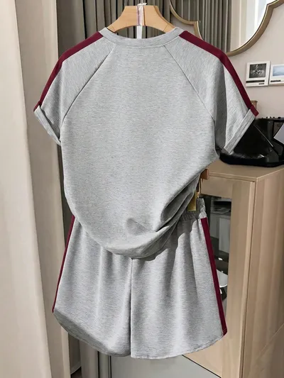 グレー×赤ラインがかわいい ロゴ入りスポーティセットアップ