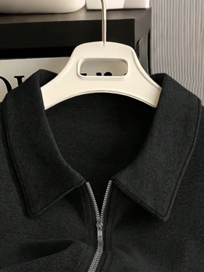 開き襟が映える 黒のY2Kコンパクトトップス