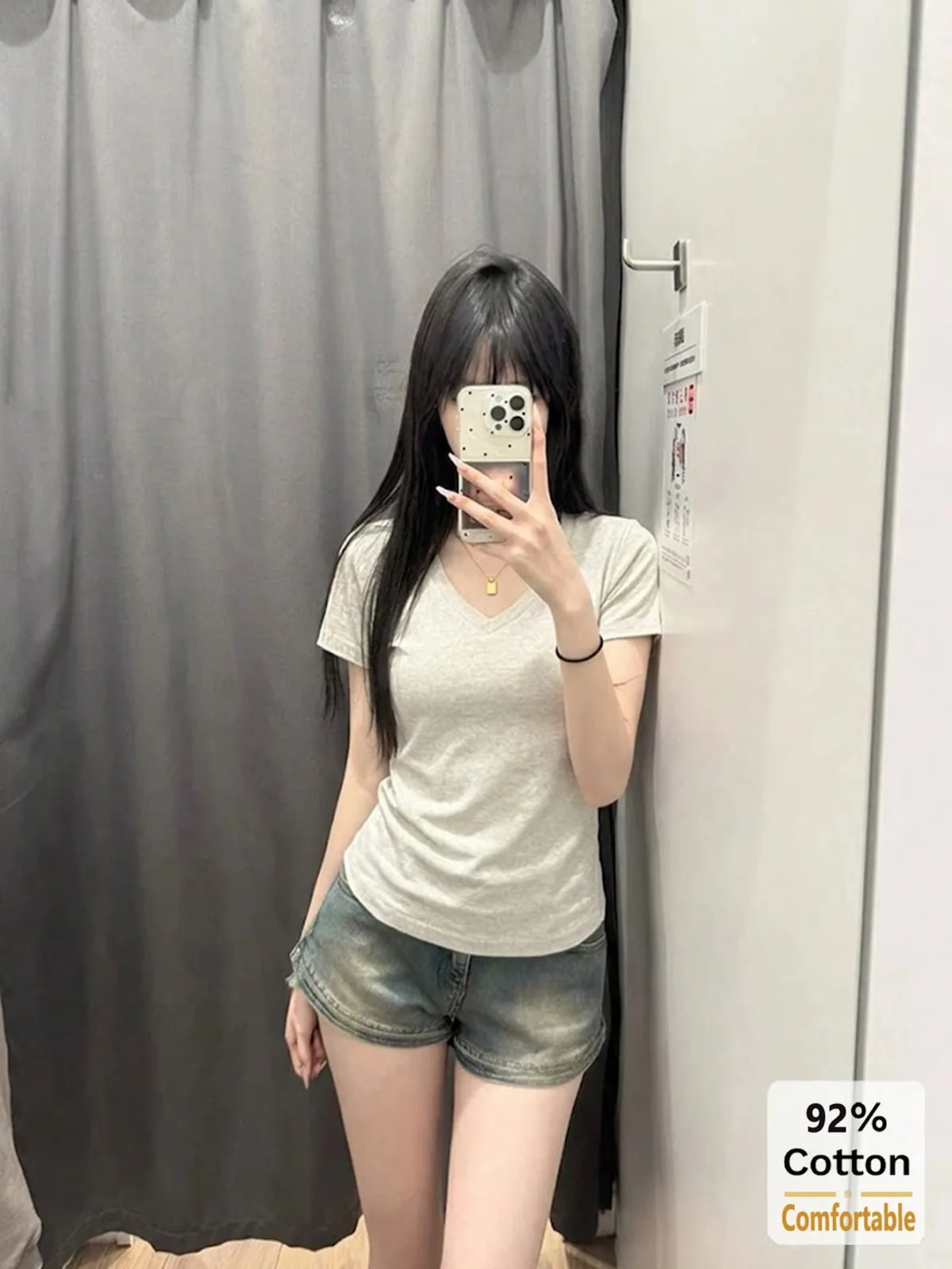 細身シルエットがきれいなグレー系Vネック半袖トップス