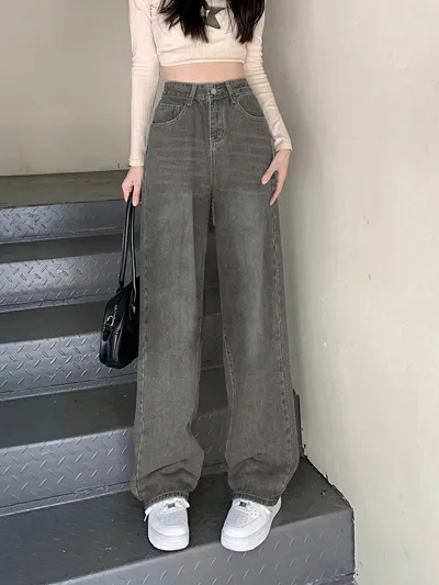 グレー系でラフにまとまるハイウエストワイドデニムパンツ