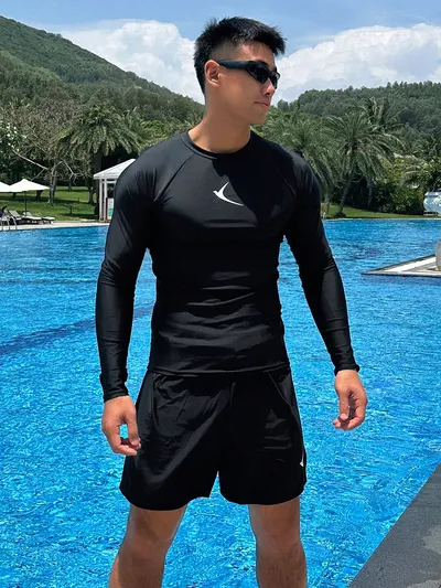 ブラックラッシュガード付きスポーツスイムウェアセット